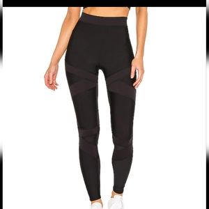 New! Alo High Waist Level Up Leggings